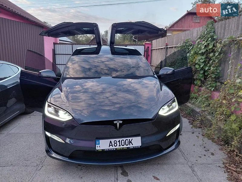 Tesla Model X 2024