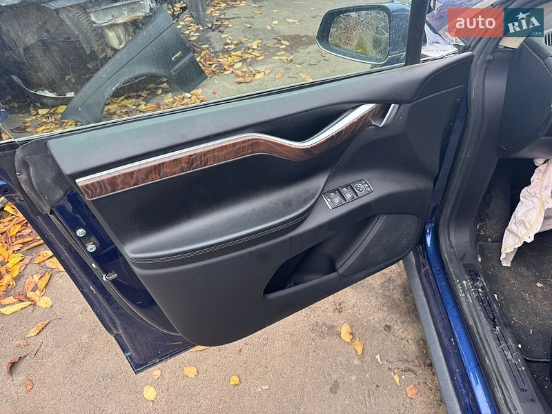Позашляховик / Кросовер Tesla Model X 2016 в Немирові