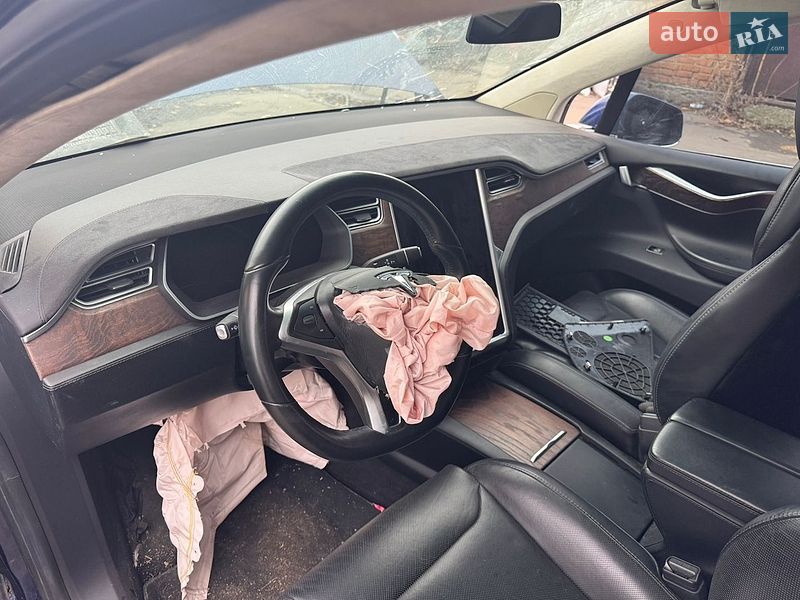 Позашляховик / Кросовер Tesla Model X 2016 в Немирові