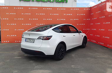 Седан Tesla Model Y 2020 в Киеве