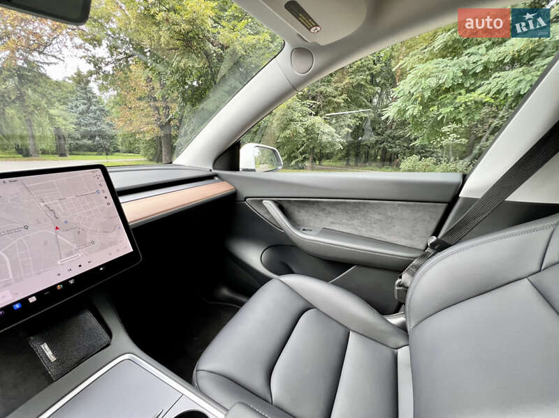 Внедорожник / Кроссовер Tesla Model Y 2021 в Киеве