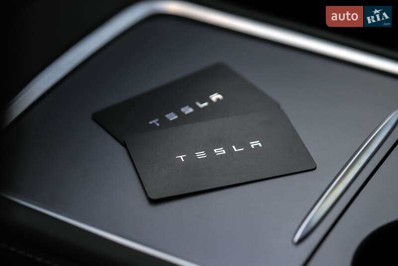 Внедорожник / Кроссовер Tesla Model Y 2021 в Киеве