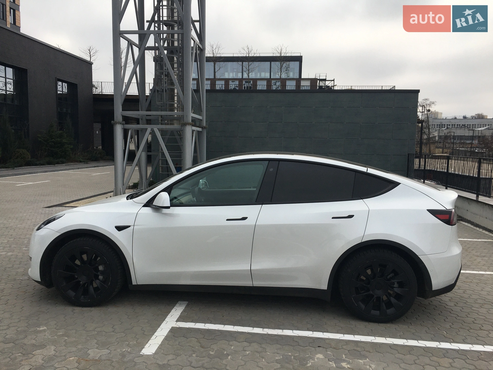 2020 Tesla Model Y - мініатюра 8