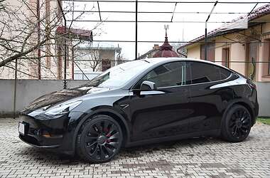Седан Tesla Model Y 2021 в 