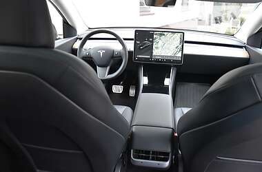 Седан Tesla Model Y 2021 в 