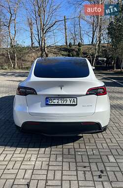 Универсал Tesla Model Y 2021 в 
