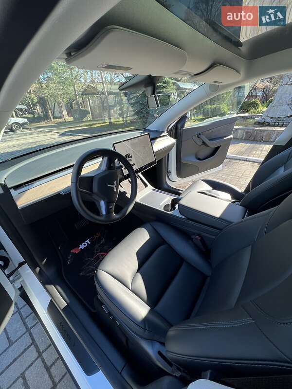 Универсал Tesla Model Y 2021 в Трускавце