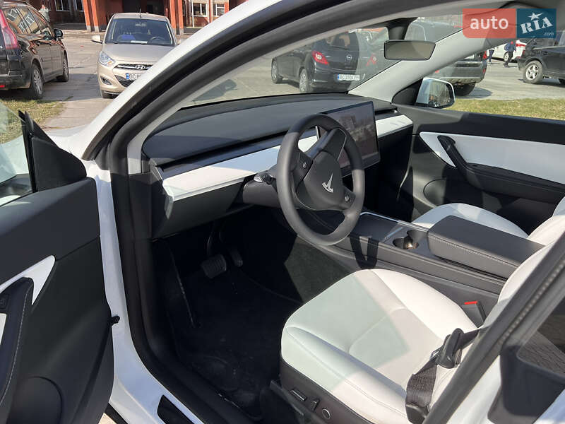 Внедорожник / Кроссовер Tesla Model Y 2021 в Львове