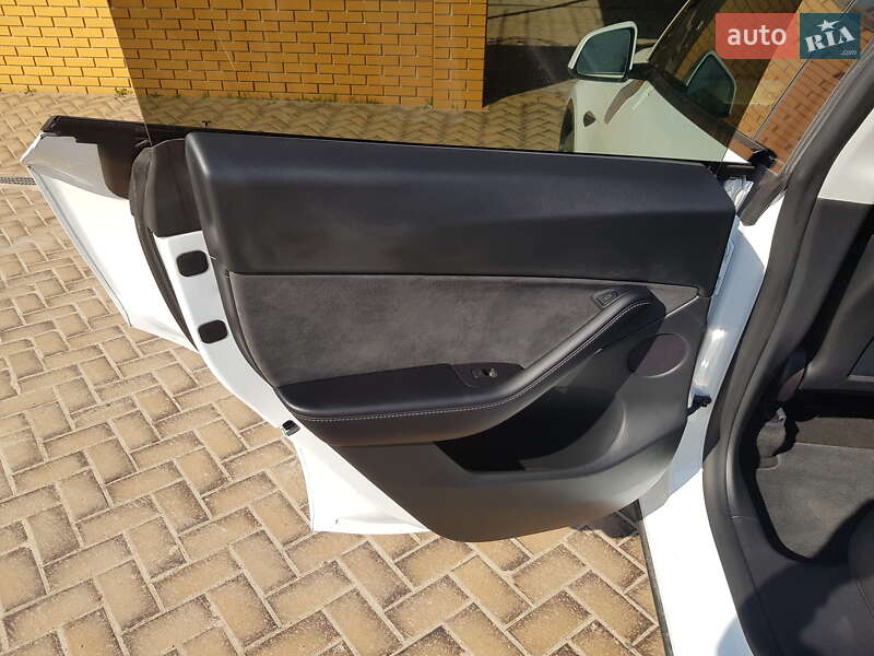 Внедорожник / Кроссовер Tesla Model Y 2022 в Харькове