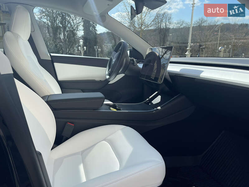 Внедорожник / Кроссовер Tesla Model Y 2020 в Киеве
