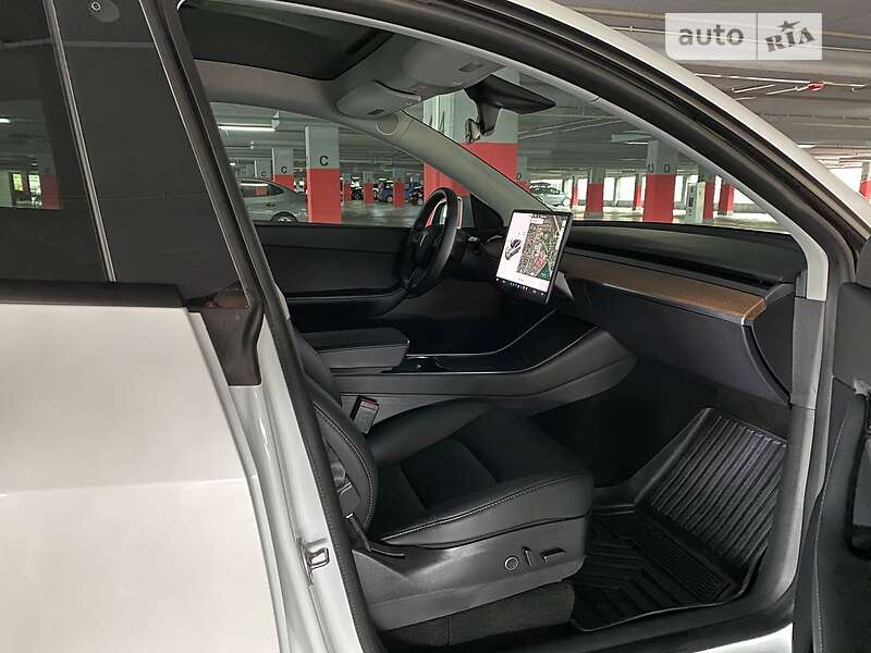 Внедорожник / Кроссовер Tesla Model Y 2020 в Львове