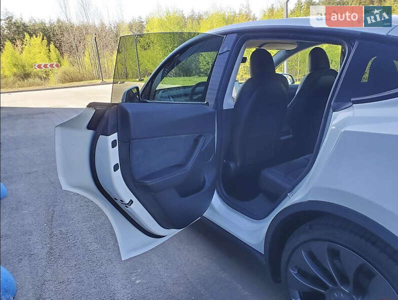 Внедорожник / Кроссовер Tesla Model Y 2020 в Киеве