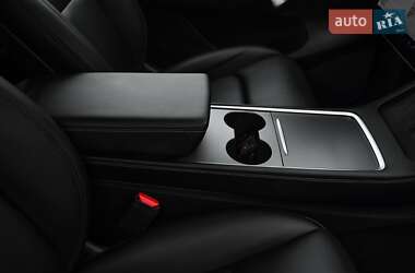 Внедорожник / Кроссовер Tesla Model Y 2021 в 