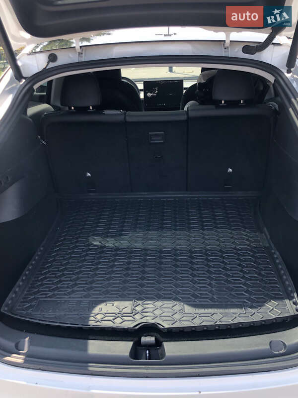 Внедорожник / Кроссовер Tesla Model Y 2020 в Киеве