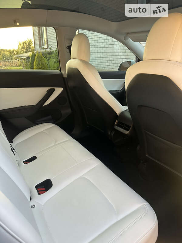 Внедорожник / Кроссовер Tesla Model Y 2021 в Днепре