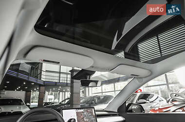 Внедорожник / Кроссовер Tesla Model Y 2021 в 