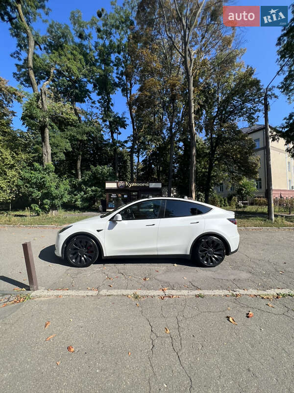 Внедорожник / Кроссовер Tesla Model Y 2022 в Киеве
