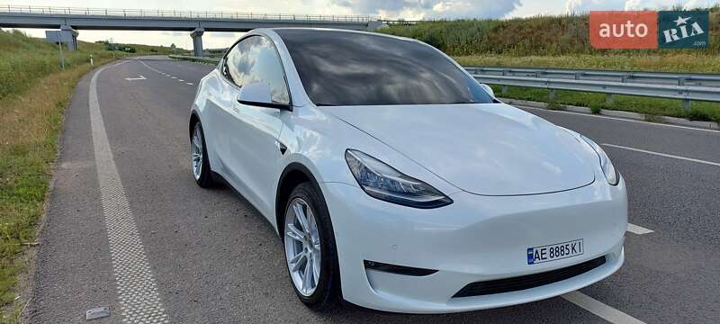 Tesla Model Y 2021