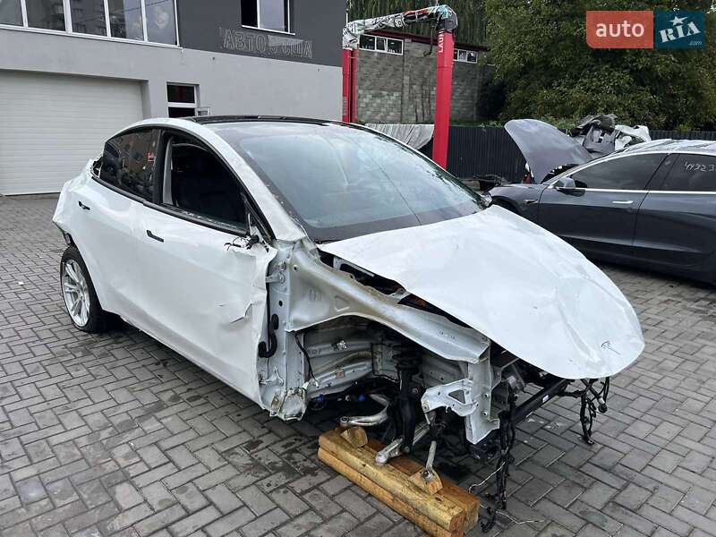 Tesla Model Y 2021