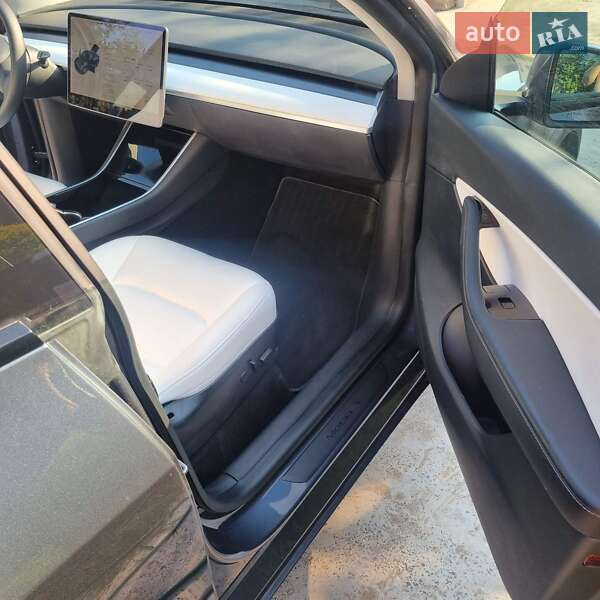 Внедорожник / Кроссовер Tesla Model Y 2020 в Тернополе