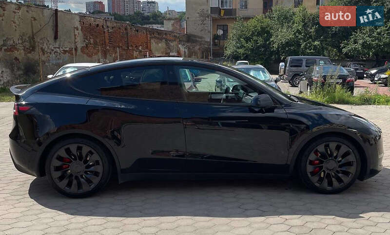 Позашляховик / Кросовер Tesla Model Y 2022 в Львові