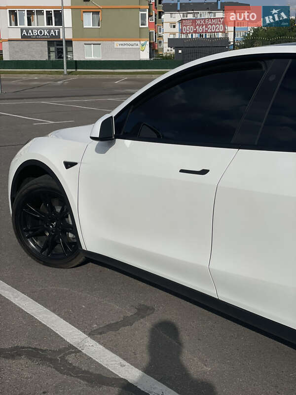 Внедорожник / Кроссовер Tesla Model Y 2021 в Киеве