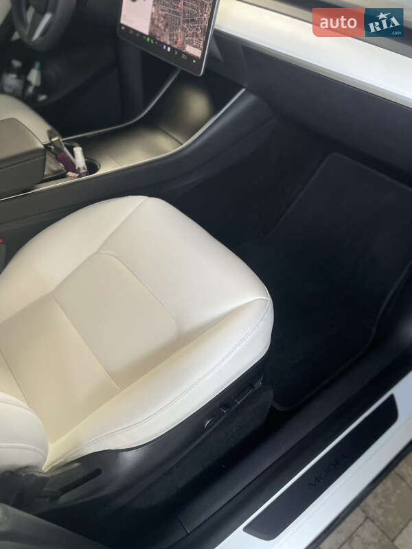 Внедорожник / Кроссовер Tesla Model Y 2021 в Киеве