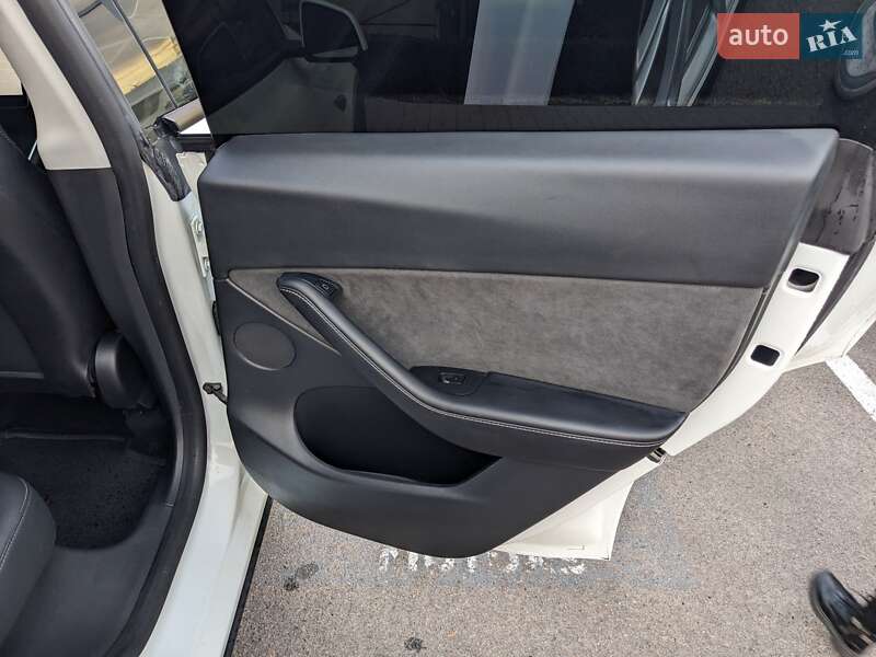 Внедорожник / Кроссовер Tesla Model Y 2021 в Черкассах
