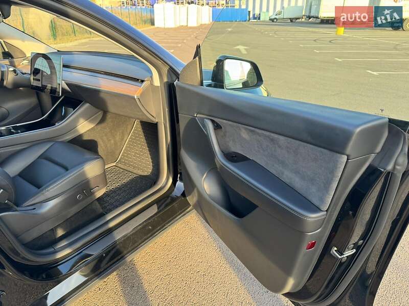 Внедорожник / Кроссовер Tesla Model Y 2020 в Ровно