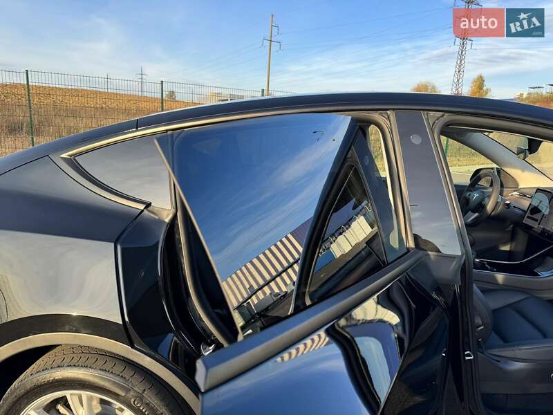 Внедорожник / Кроссовер Tesla Model Y 2020 в Ровно
