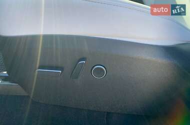 Внедорожник / Кроссовер Tesla Model Y 2022 в 