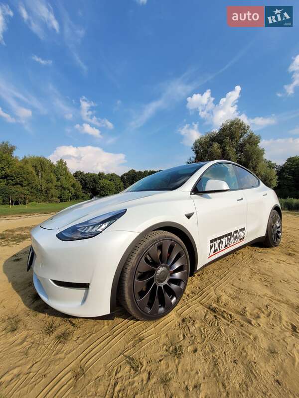 Позашляховик / Кросовер Tesla Model Y 2021 в Рівному