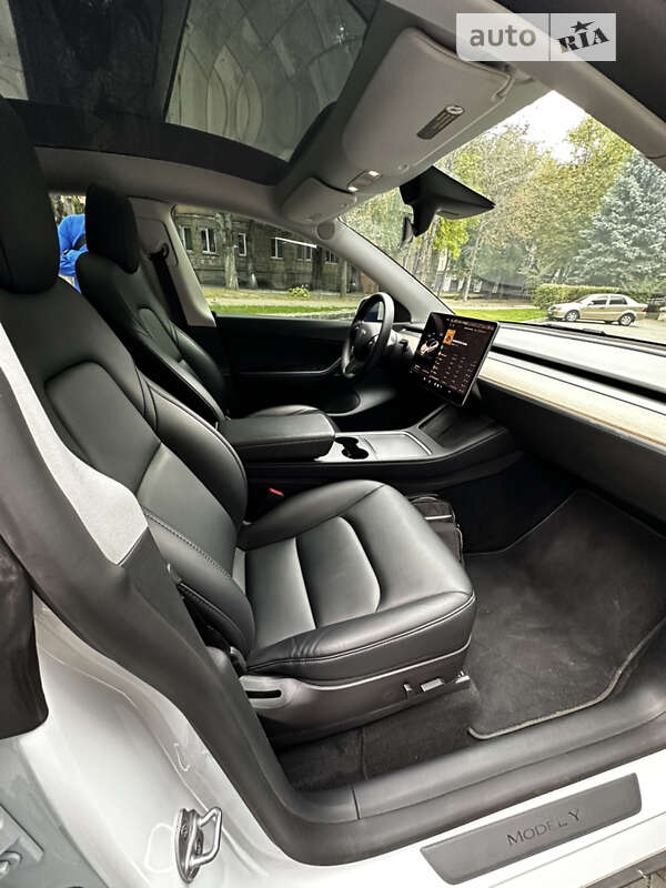 Позашляховик / Кросовер Tesla Model Y 2022 в Дніпрі