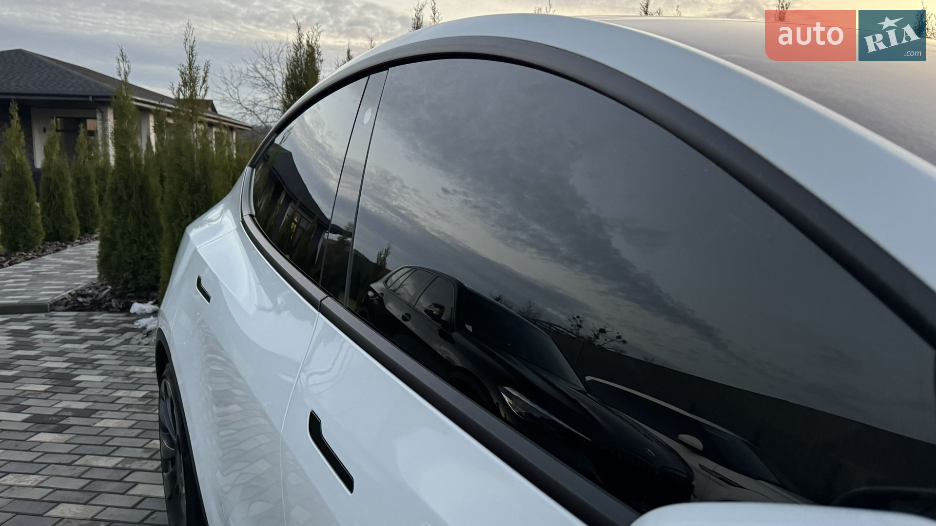 2022 Tesla Model Y - мініатюра 3