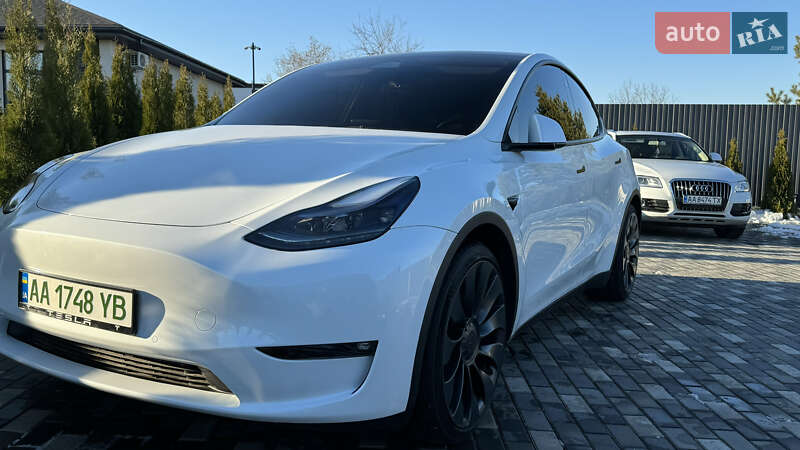 Позашляховик / Кросовер Tesla Model Y 2022 в Києві