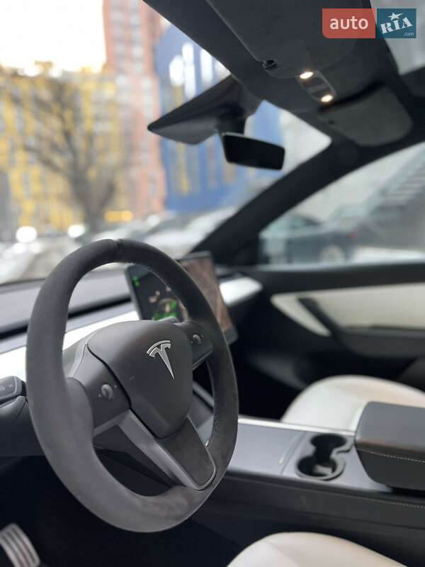 Внедорожник / Кроссовер Tesla Model Y 2020 в Киеве