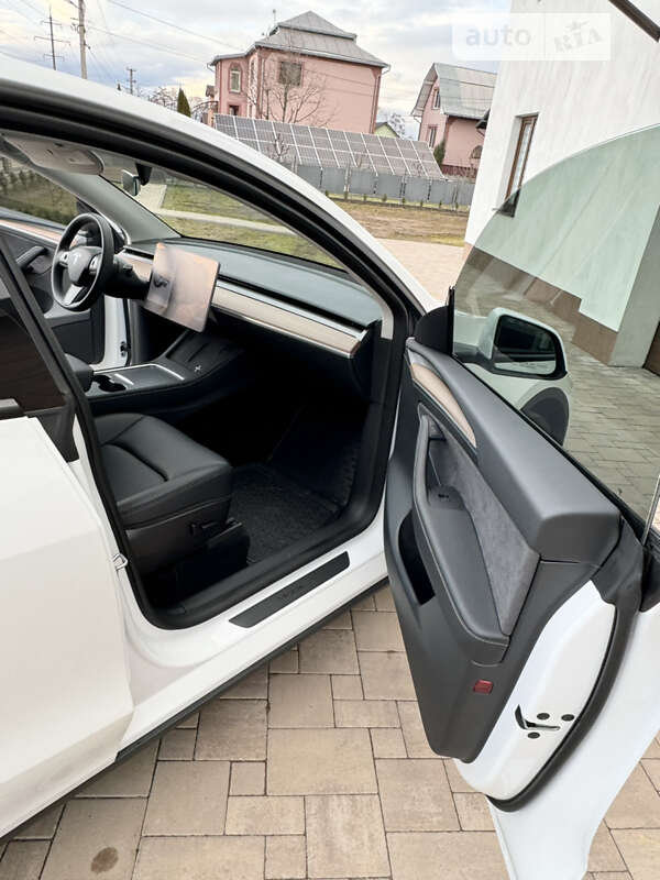 Внедорожник / Кроссовер Tesla Model Y 2023 в Ивано-Франковске