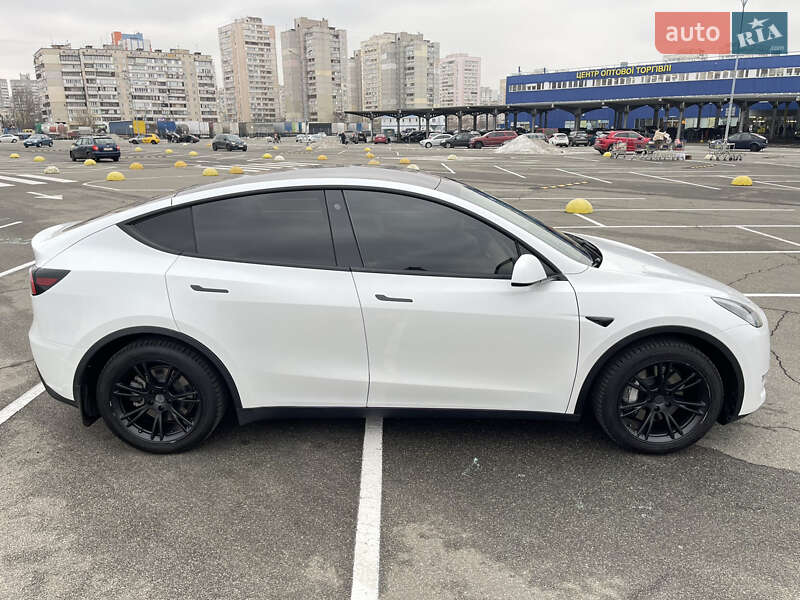 Внедорожник / Кроссовер Tesla Model Y 2020 в Киеве