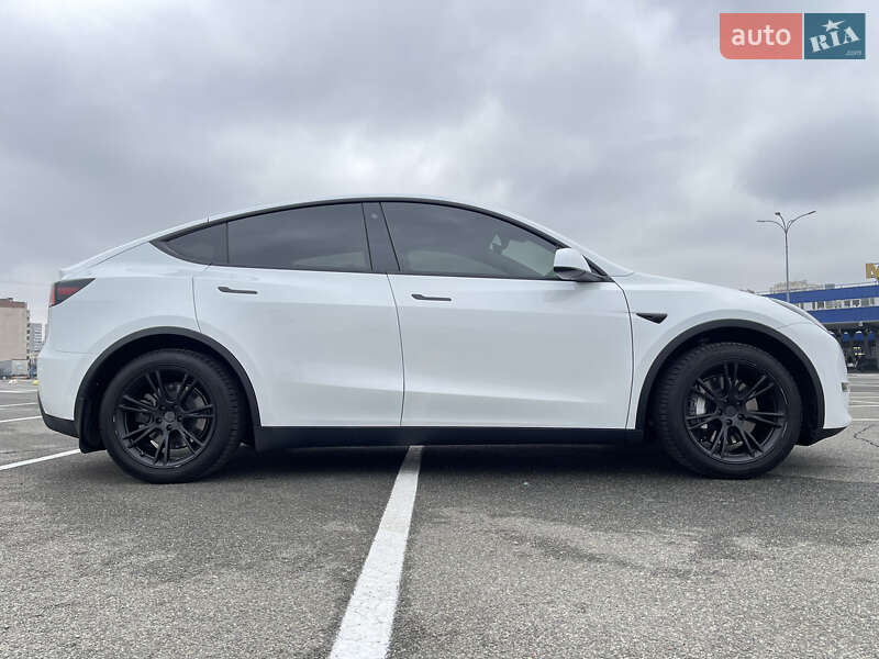 Внедорожник / Кроссовер Tesla Model Y 2020 в Киеве