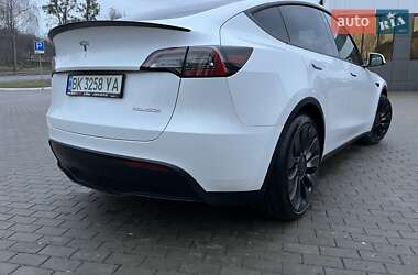 Внедорожник / Кроссовер Tesla Model Y 2023 в Ровно