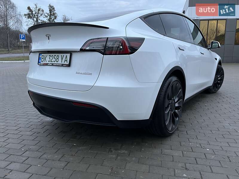 Внедорожник / Кроссовер Tesla Model Y 2023 в Ровно