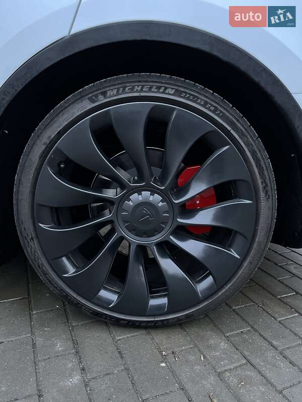 Внедорожник / Кроссовер Tesla Model Y 2023 в Ровно