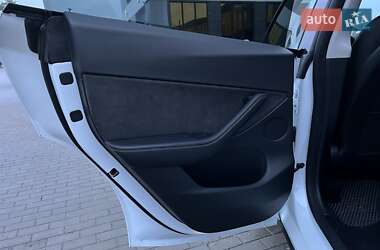 Внедорожник / Кроссовер Tesla Model Y 2023 в Ровно