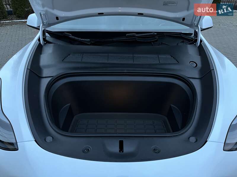 Внедорожник / Кроссовер Tesla Model Y 2023 в Ровно