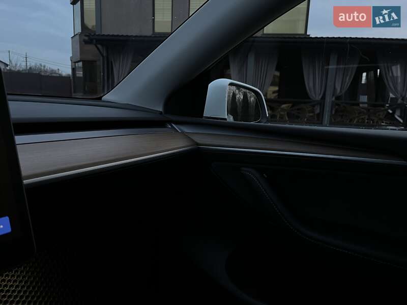 Внедорожник / Кроссовер Tesla Model Y 2023 в Ровно