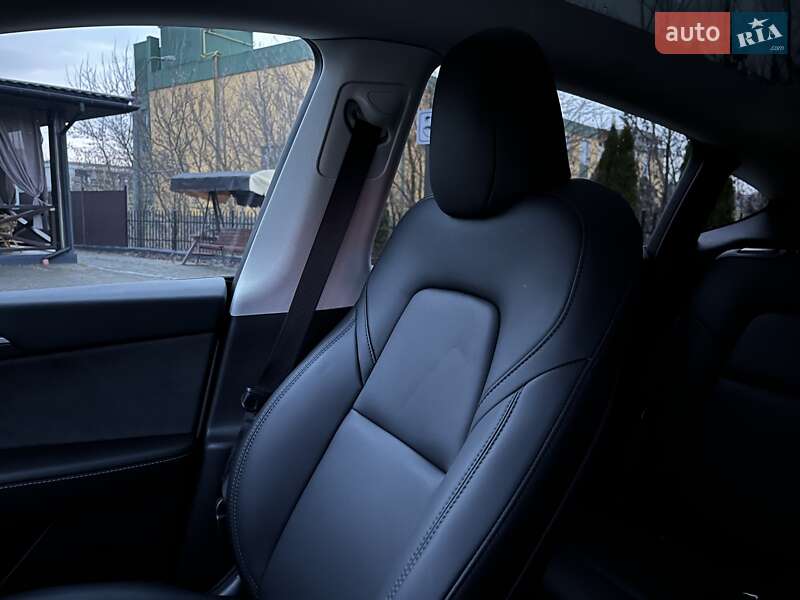 Внедорожник / Кроссовер Tesla Model Y 2023 в Ровно