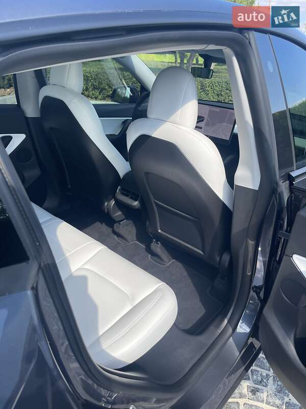 Позашляховик / Кросовер Tesla Model Y 2021 в Дніпрі
