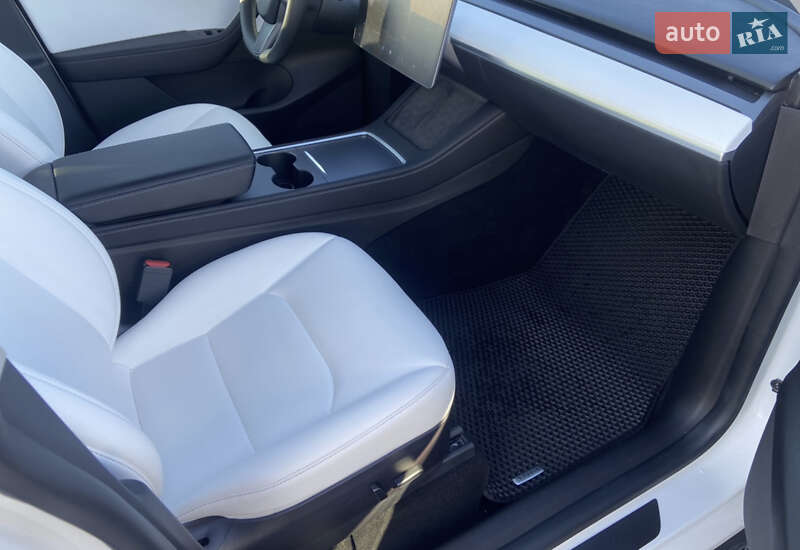 Позашляховик / Кросовер Tesla Model Y 2021 в Новомосковську