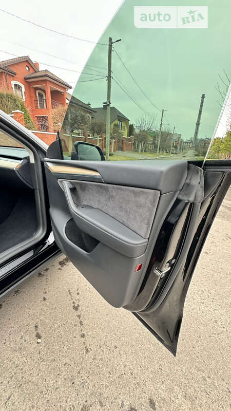 Позашляховик / Кросовер Tesla Model Y 2022 в Рівному