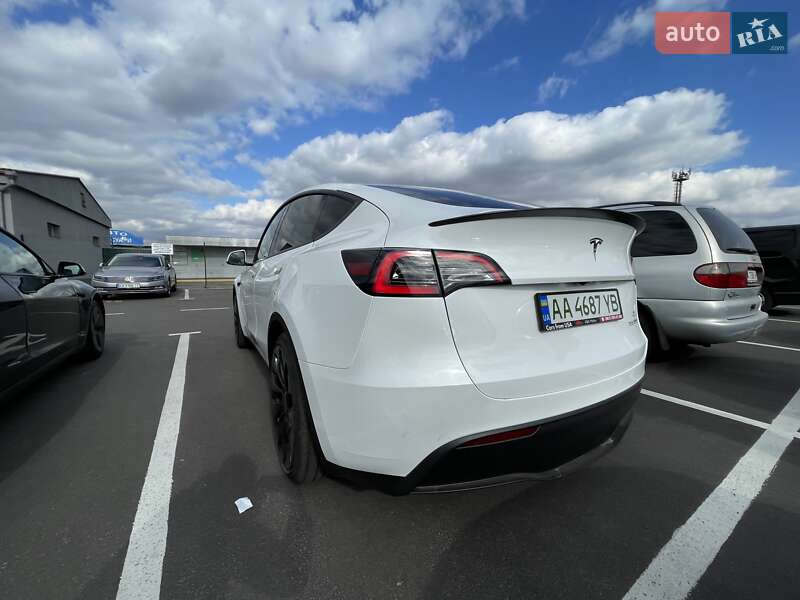 Внедорожник / Кроссовер Tesla Model Y 2023 в Киеве